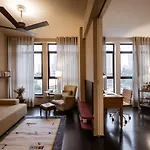 2 Suite Oasis Escape In Chaotic Sp